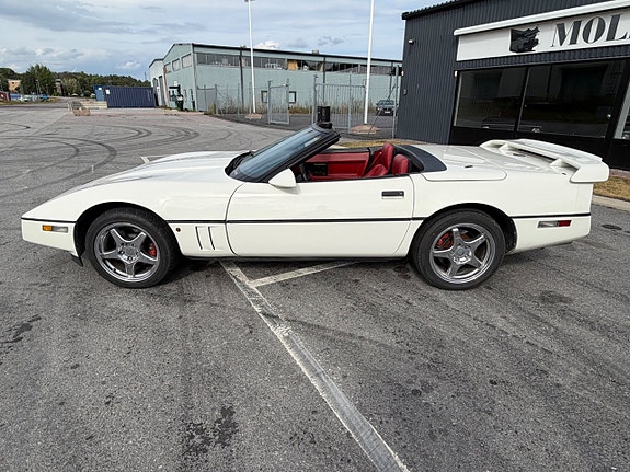 Chevrolet Corvette 8 of 17