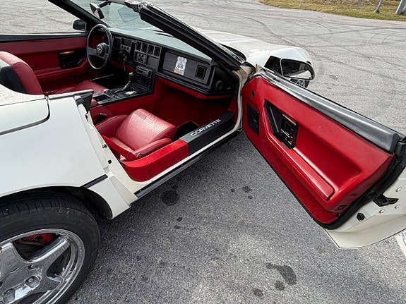 Chevrolet Corvette 11 of 17