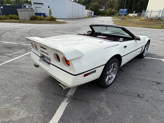 Chevrolet Corvette 5 of 17