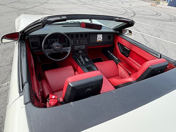 Chevrolet Corvette 10 of 17