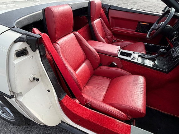 Chevrolet Corvette 12 of 17