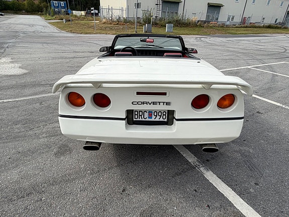 Chevrolet Corvette 6 of 17