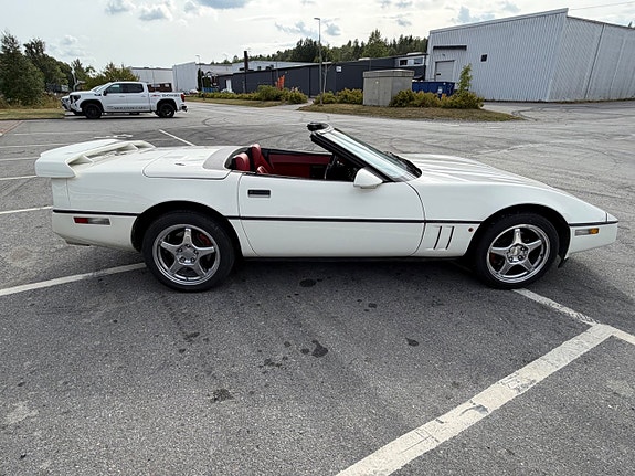 Chevrolet Corvette 4 of 17