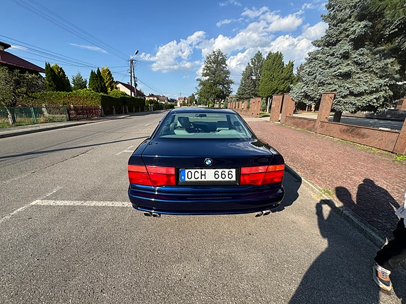 BMW 850i 5 of 7