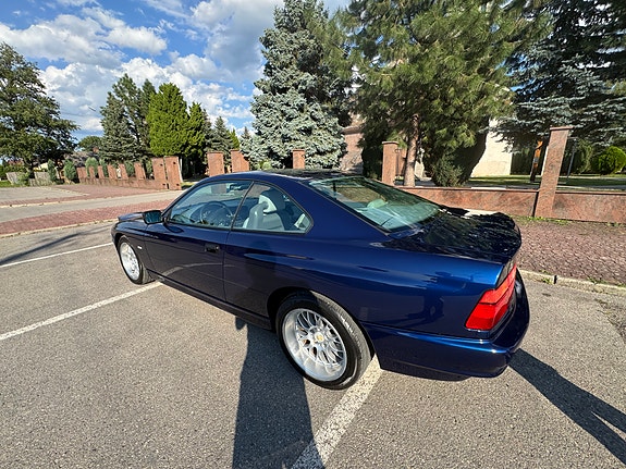 BMW 850i 6 of 7