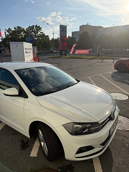 Volkswagen Polo 2 of 15