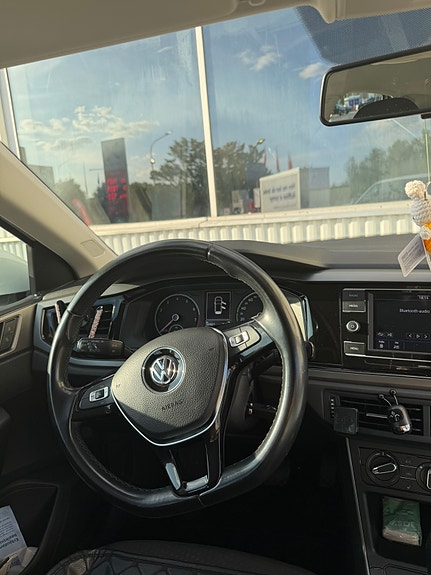 Volkswagen Polo 8 of 15