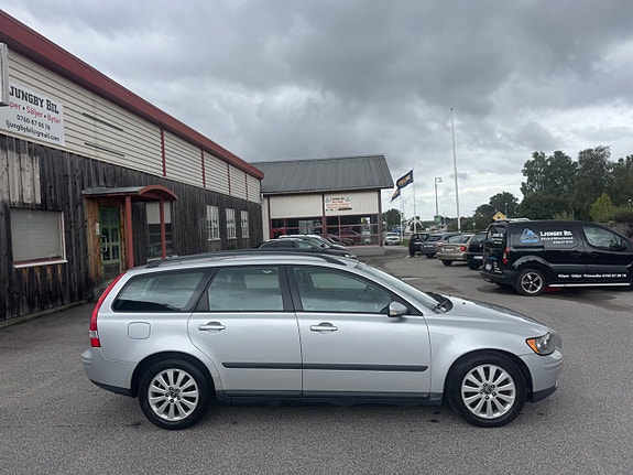Volvo V50 2 of 19