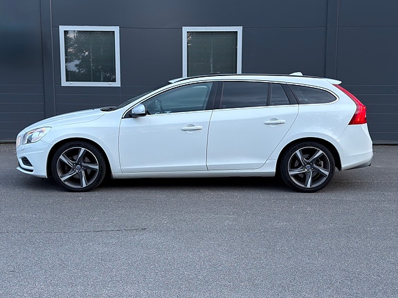 Volvo V60 2 of 7