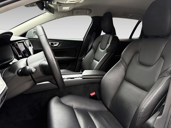 Volvo V60 Cross Country 10 of 17