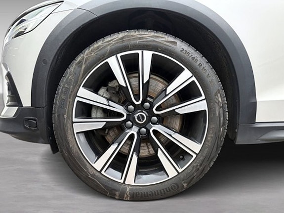 Volvo V60 Cross Country 9 of 17