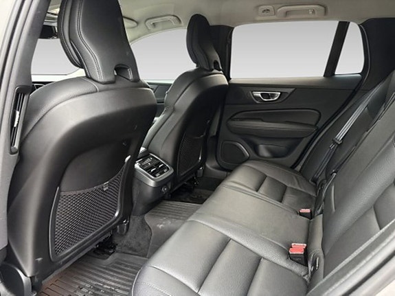 Volvo V60 Cross Country 13 of 17