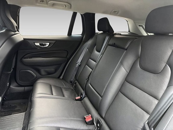 Volvo V60 Cross Country 12 of 17