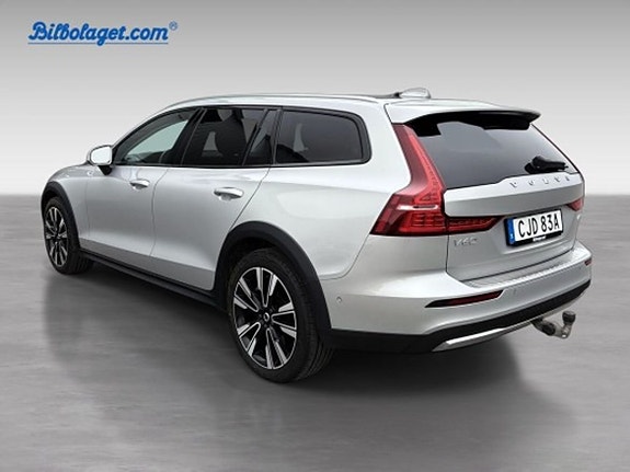 Volvo V60 Cross Country 8 of 17