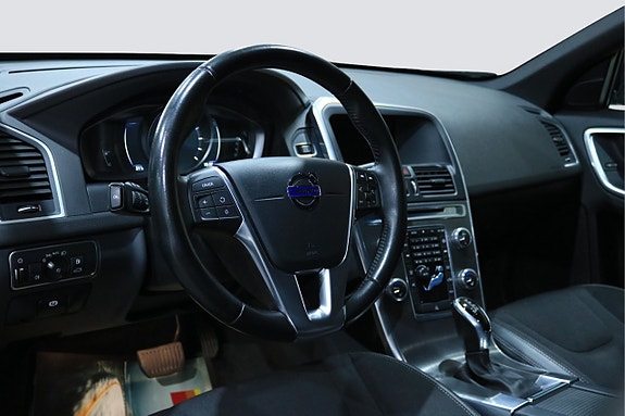 Volvo XC60 8 of 23