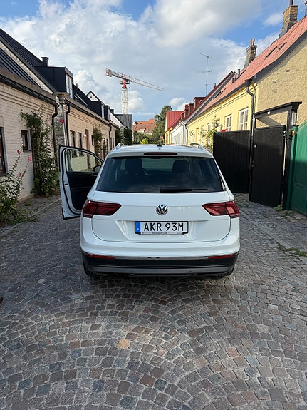 Volkswagen Tiguan 3 of 11