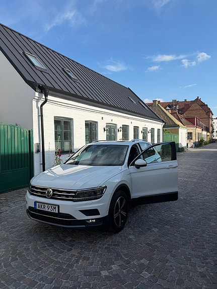 Volkswagen Tiguan 2 of 11