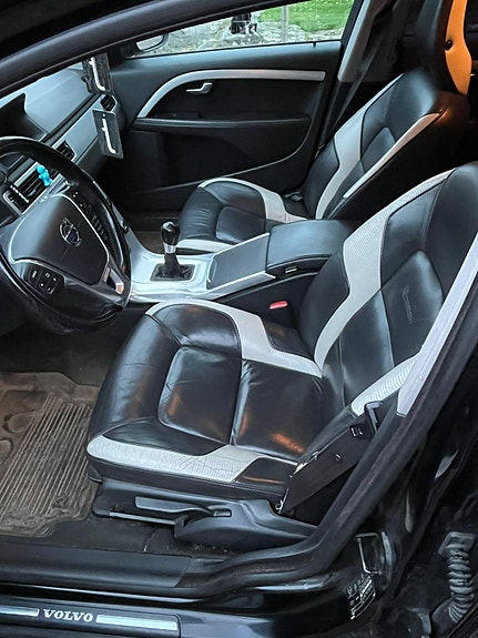 Volvo V70 4 of 6