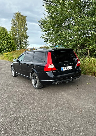 Volvo V70 3 of 6