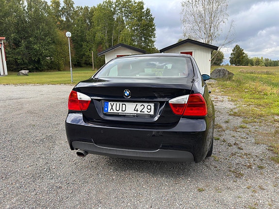 BMW 320i 2 of 6