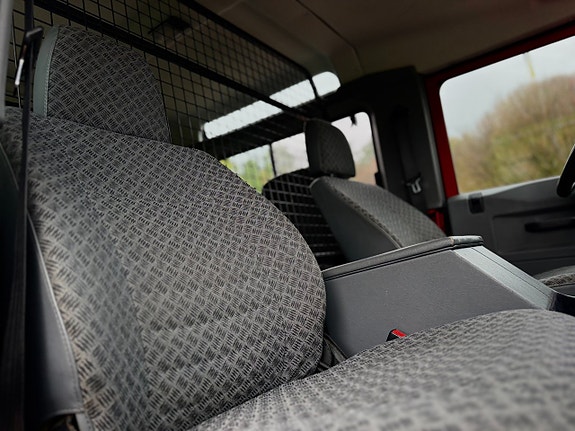 Land Rover Defender 90 21 of 25