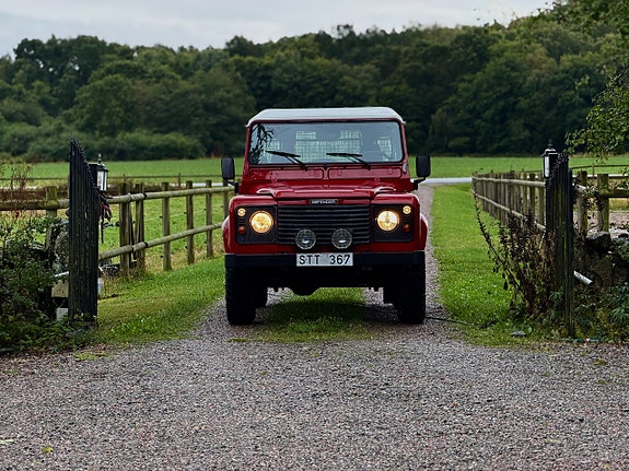 Land Rover Defender 90 9 of 25