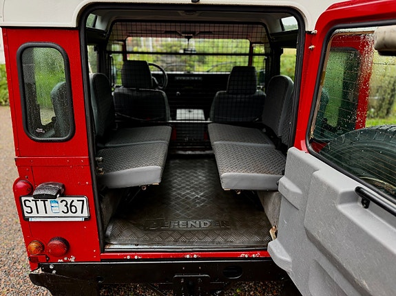Land Rover Defender 90 15 of 25