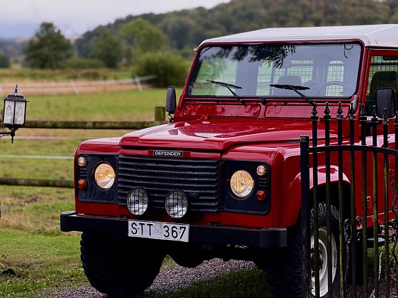 Land Rover Defender 90 10 of 25