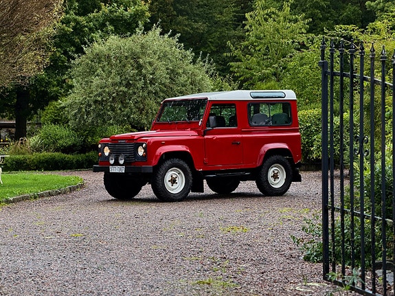 Land Rover Defender 90 4 of 25