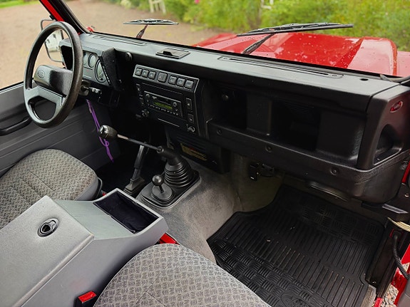 Land Rover Defender 90 20 of 25