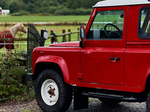 Land Rover Defender 90 7 of 25