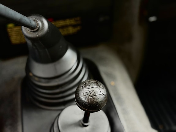 Land Rover Defender 90 23 of 25