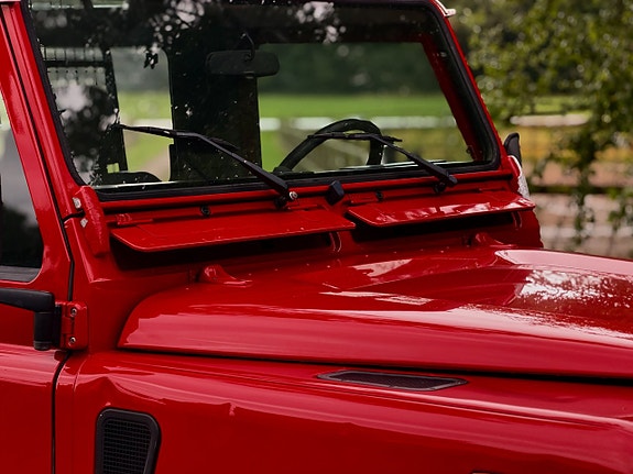 Land Rover Defender 90 11 of 25