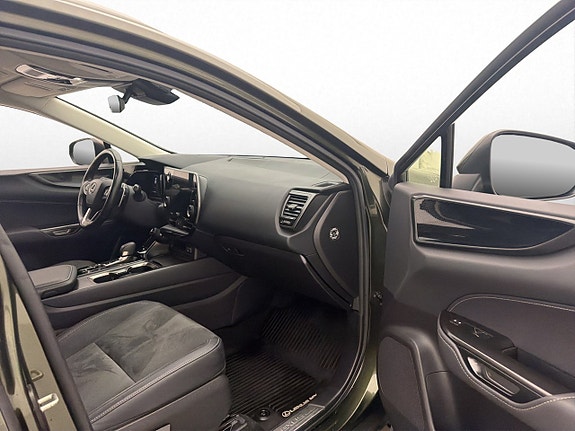 Lexus NX350h 16 of 30
