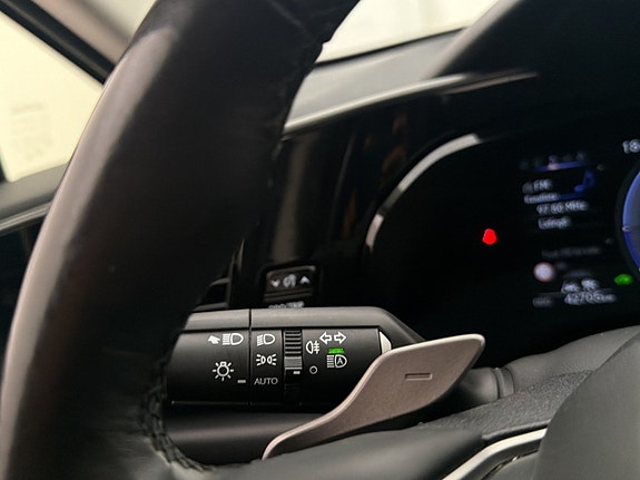 Lexus NX350h 25 of 30