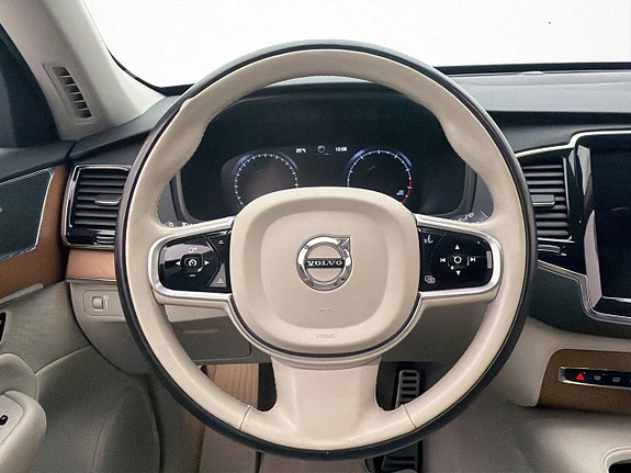 Volvo XC90 14 of 30
