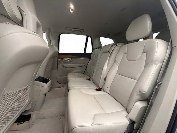 Volvo XC90 28 of 30