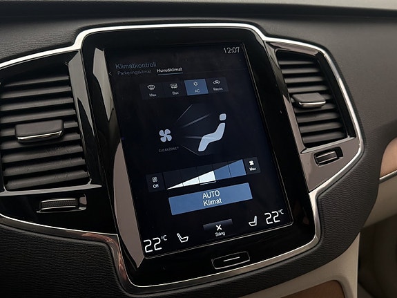 Volvo XC90 20 of 30