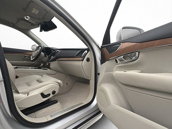 Volvo XC90 27 of 30