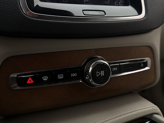 Volvo XC90 23 of 30