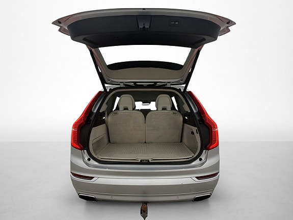 Volvo XC90 30 of 30