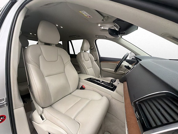 Volvo XC90 26 of 30