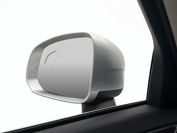Volvo XC90 10 of 30