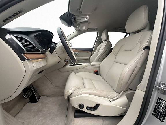 Volvo XC90 12 of 30