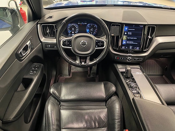 Volvo XC60 10 of 27