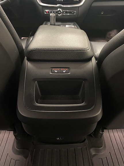 Volvo XC60 17 of 27