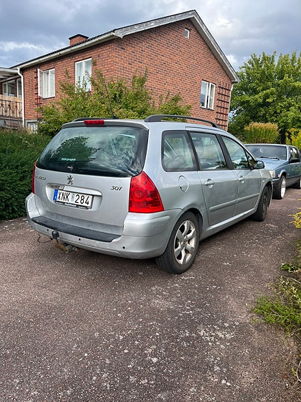 Peugeot 307 2 of 2