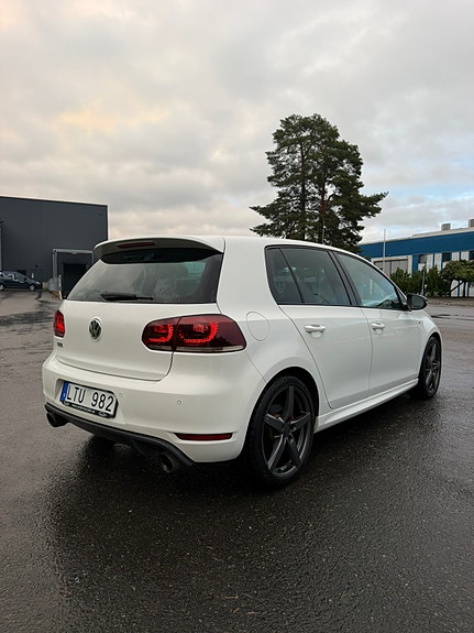 Volkswagen Golf VI 3 of 8