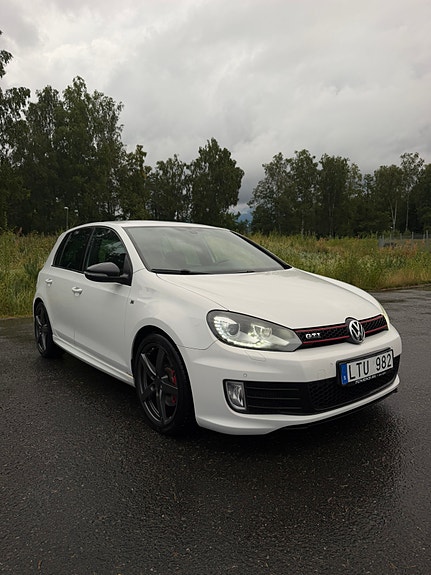 Volkswagen Golf VI 2 of 8