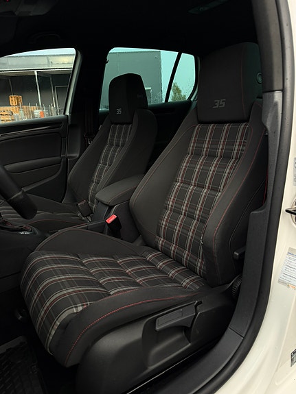 Volkswagen Golf VI 5 of 8